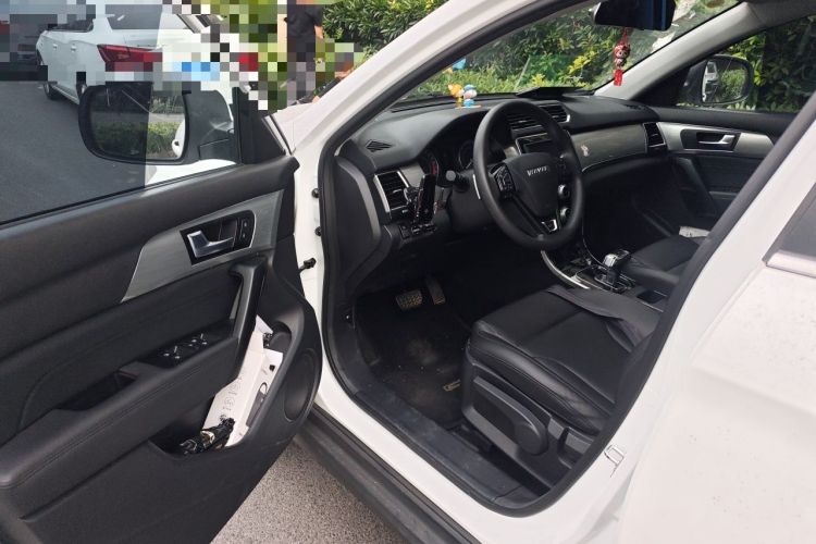 Used Haval H2 2018 Chuanxiang Edition Red Badge 1.5T Dual-Clutch Two-Wheel Drive Fashionable Model Driver Seat