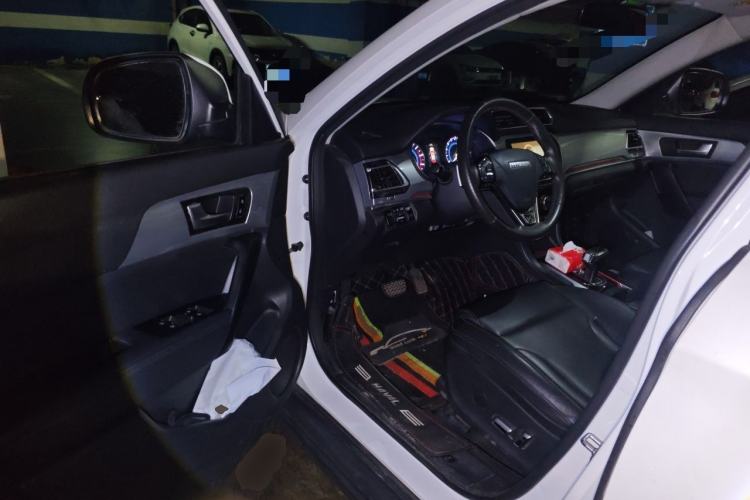 Used Haval H2 2018 Chuanxiang Edition Blue Badge 1.5T Dual-Clutch Two-Wheel Drive ZhiShang Model Driver Seat