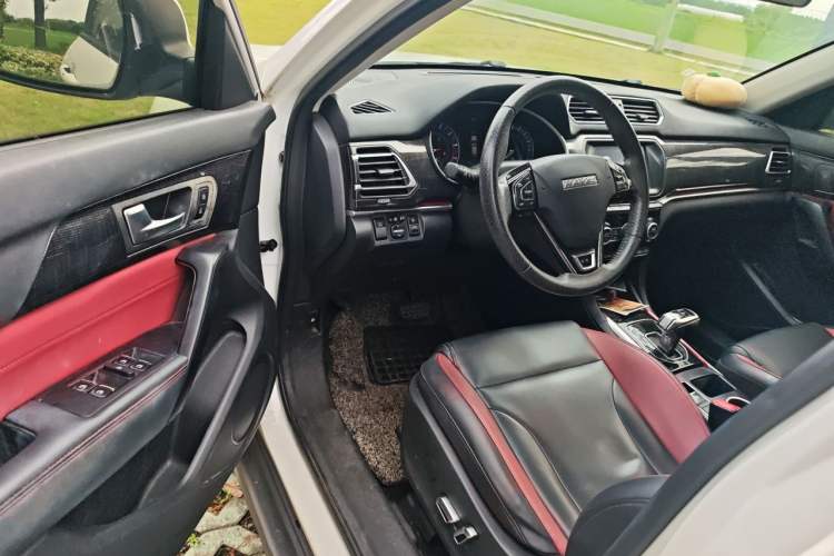 Used Haval H2 2018 Chuanxiang Edition Blue Badge 1.5T Dual-Clutch Two-Wheel Drive ZhiShang Model Driver Seat