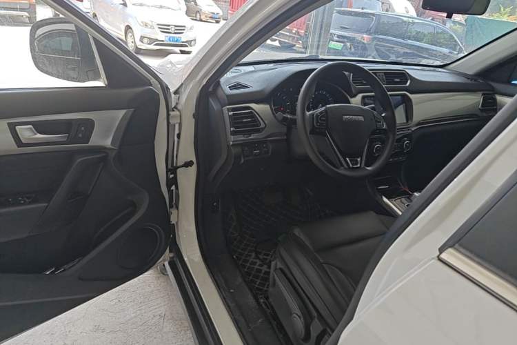 Used Haval H2 2018 Chuanxiang Edition Blue Badge 1.5T Dual-Clutch Two-Wheel Drive Fashionable Model Driver Seat