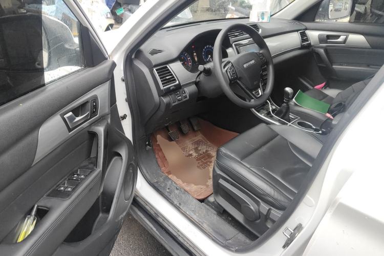 Used Haval H2 2018 Chuanxiang Edition Red Badge 1.5T Manual Two-Wheel Drive Fashionable Model Driver Seat