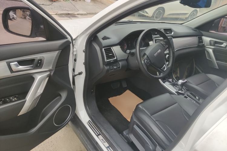 Used Haval H2 2018 Red-Label 1.5T Dual-Clutch Two-Wheel-Drive Elite Model Driver Seat