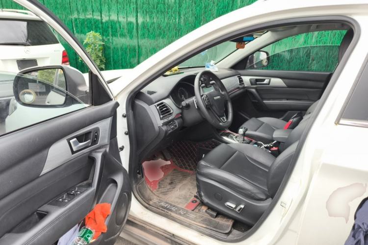 Used Haval H2 2018 Chuanxiang Edition Blue Badge 1.5T Dual-Clutch Two-Wheel Drive ZhiShang Model Driver Seat