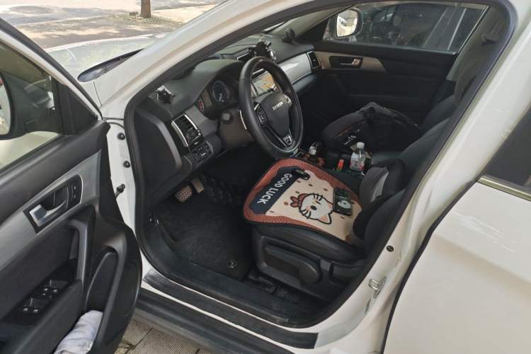 Used Haval H2 2018 Chuanxiang Edition 1.5T Dual-Clutch Two-Wheel Drive ZhiShang Model China V Standard Driver Seat