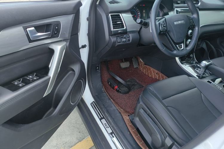 Used Haval H2 2018 Red-Label 1.5T Dual-Clutch Two-Wheel-Drive Luxury Model Driver Seat