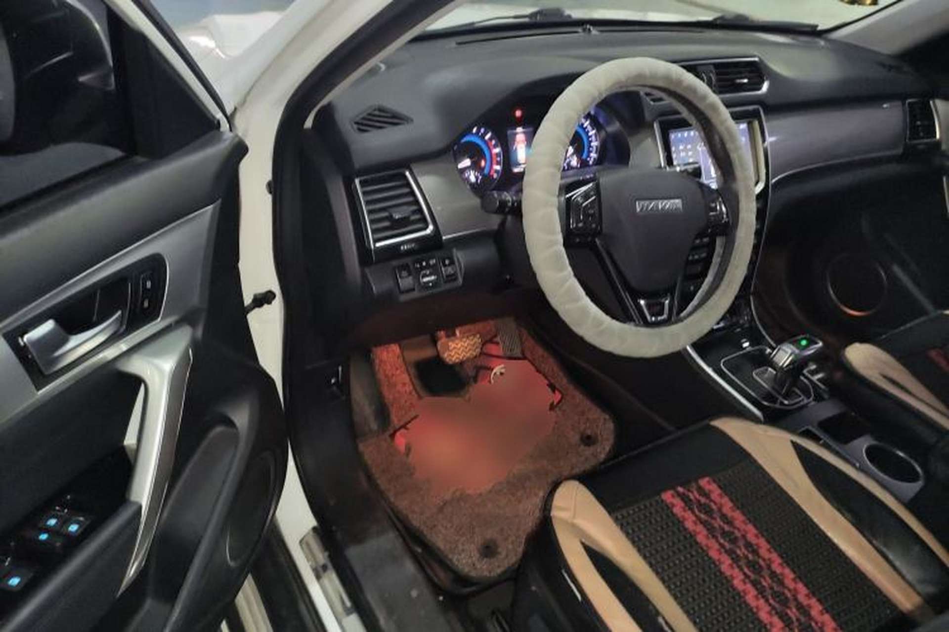 Used Haval H2 2018 Red-Label 1.5T Dual-Clutch Two-Wheel-Drive Luxury Model Driver Seat