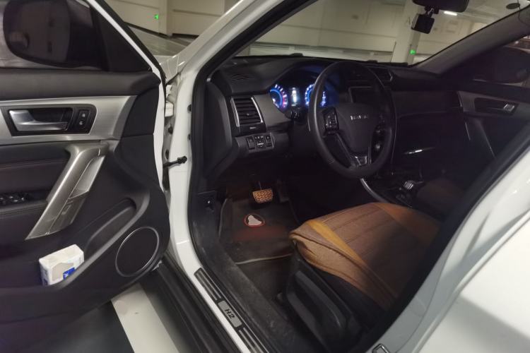 Used Haval H2 2018 Red-Label 1.5T Dual-Clutch Two-Wheel-Drive Luxury Model Driver Seat