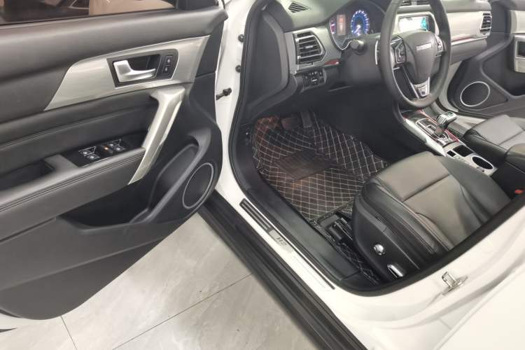 Used Haval H2 2018 Blue-Label 1.5T Dual-Clutch Two-Wheel-Drive Luxury Model Driver Seat