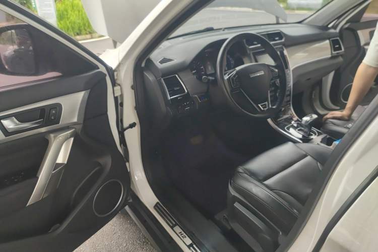 Used Haval H2 2018 Red-Label 1.5T Dual-Clutch Two-Wheel-Drive Luxury Model Driver Seat