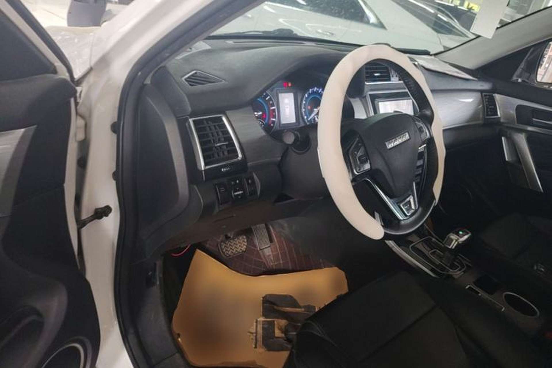 Used Haval H2 2018 Red-Label 1.5T Dual-Clutch Two-Wheel-Drive Elite Model Driver Seat
