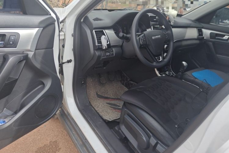 Used Haval H2 2018 Chuanxiang Edition Red Badge 1.5T Manual Two-Wheel Drive Fashionable Model Driver Seat