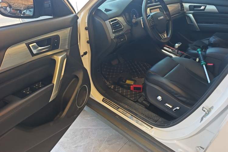 Used Haval H2 2018 Blue-Label 1.5T Dual-Clutch Two-Wheel-Drive Luxury Model Driver Seat