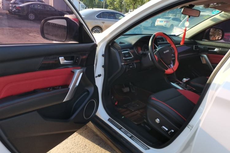 Used Haval H2 2018 Blue-Label 1.5T Dual-Clutch Two-Wheel-Drive Luxury Model Driver Seat