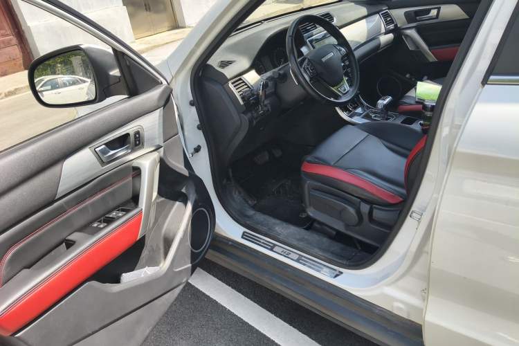 Used Haval H2 2018 Red-Label 1.5T Dual-Clutch Two-Wheel-Drive Luxury Model Driver Seat