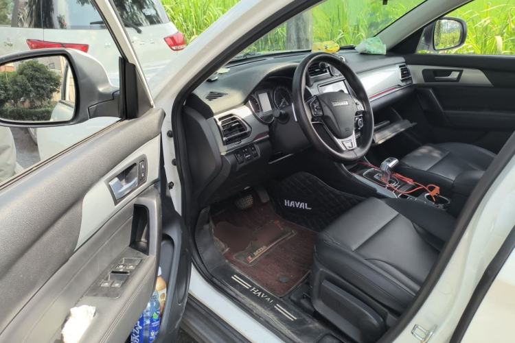 Used Haval H2 2018 Chuanxiang Edition Blue Badge 1.5T Dual-Clutch Two-Wheel Drive Fashionable Model Driver Seat
