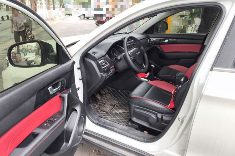 Used Haval H2 2018 Chuanxiang Edition 1.5T Manual Two-Wheel Drive Fashion Model China V Standard Driver Seat