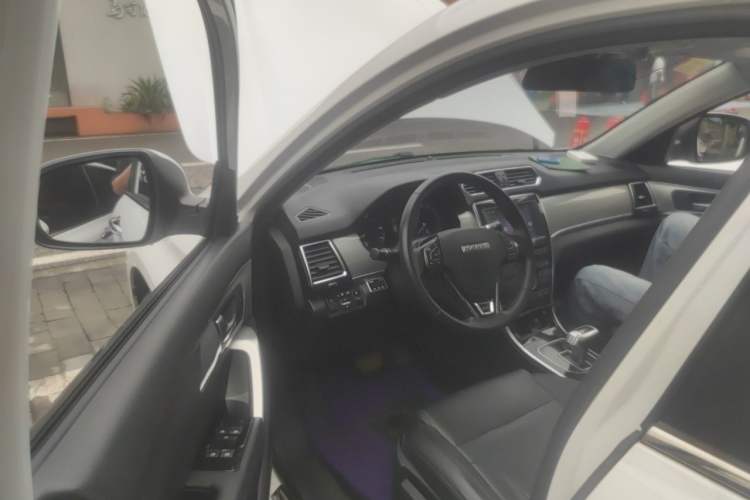 Used Haval H2 2018 Red-Label 1.5T Dual-Clutch Two-Wheel-Drive Luxury Model Driver Seat