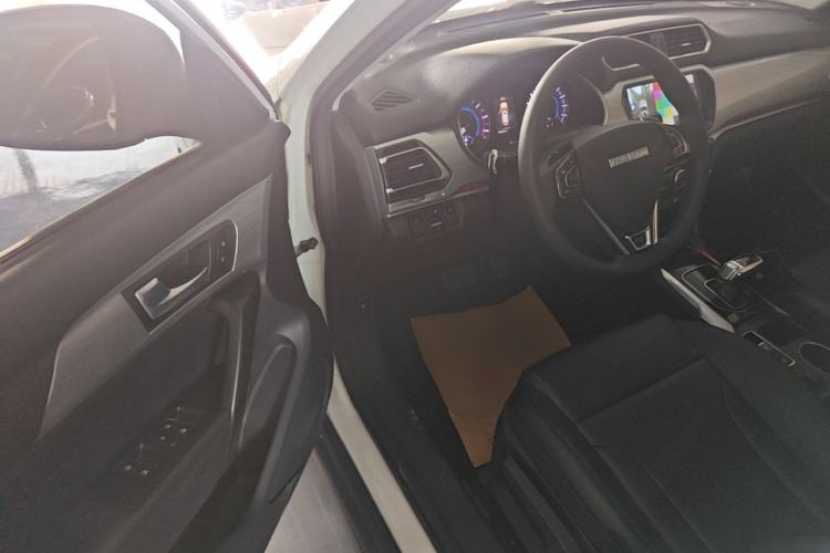 Used Haval H2 2018 Chuanxiang Edition Blue Badge 1.5T Dual-Clutch Two-Wheel Drive Fashionable Model Driver Seat