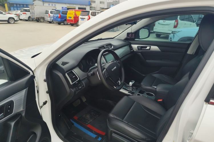 Used Haval H2 2018 Chuanxiang Edition Red Badge 1.5T Dual-Clutch Two-Wheel Drive Fashionable Model Driver Seat