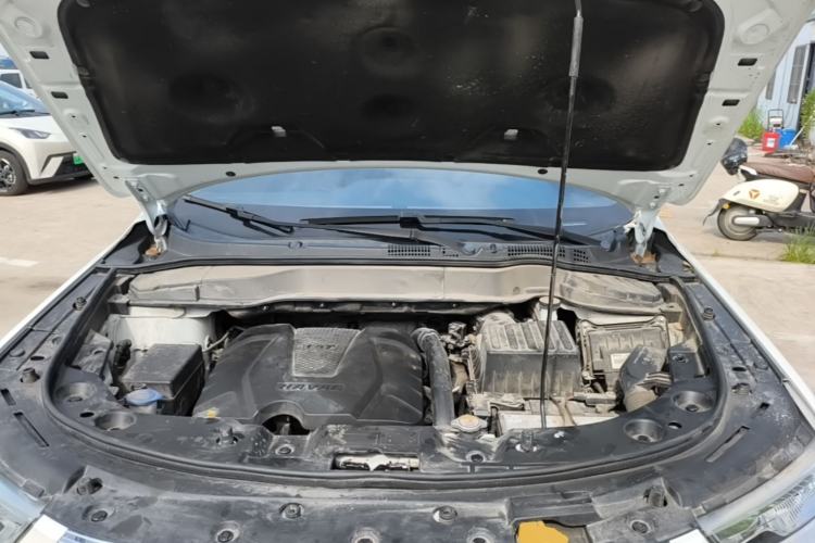 Used Haval H2 2018 1.5T Dual-Clutch Two-Wheel Drive Fashion Model China VI Standard Engine Bay