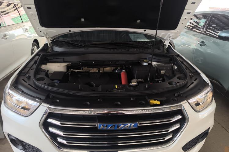 Used Haval H2 2018 Chuanxiang Edition Blue Badge 1.5T Dual-Clutch Two-Wheel Drive Fashionable Model Engine Bay