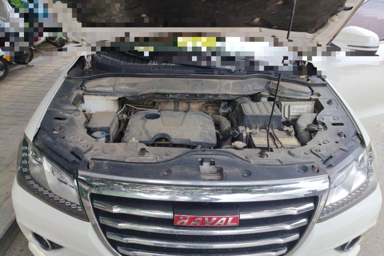 Used Haval H2 2018 Chuanxiang Edition Red Badge 1.5T Manual Two-Wheel Drive Fashionable Model Engine Bay