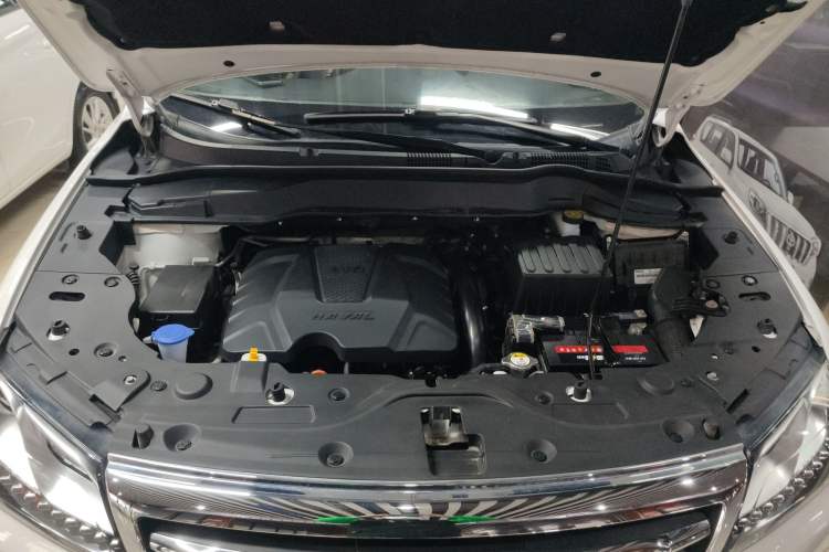 Used Haval H2 2018 1.5T Dual-Clutch Two-Wheel Drive Fashion Model China VI Standard Engine Bay