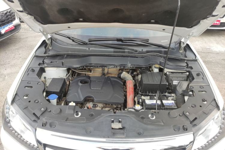 Used Haval H2 2018 Chuanxiang Edition Red Badge 1.5T Dual-Clutch Two-Wheel Drive Fashionable Model Engine Bay
