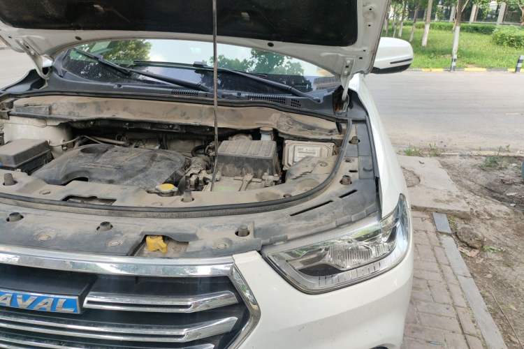 Used Haval H2 2018 Chuanxiang Edition Blue Badge 1.5T Manual Two-Wheel Drive Fashionable Model Engine Bay Left
