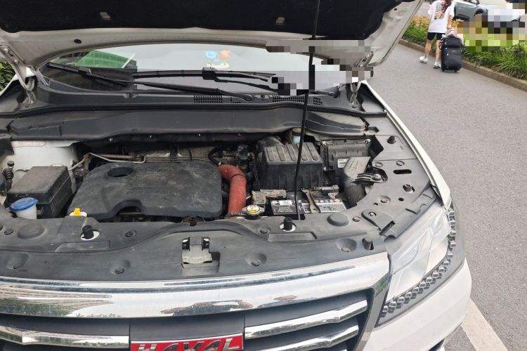 Used Haval H2 2018 Chuanxiang Edition Red Badge 1.5T Dual-Clutch Two-Wheel Drive Fashionable Model Engine Bay Left