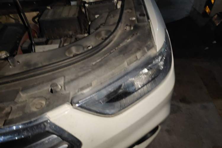 Used Haval H2 2018 1.5T Dual-Clutch Two-Wheel Drive ZhiShang Model China VI Standard Engine Bay Left