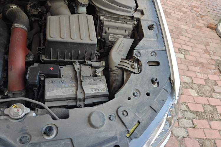 Used Haval H2 2018 Red-Label 1.5T Dual-Clutch Two-Wheel-Drive Luxury Model Engine Bay Left