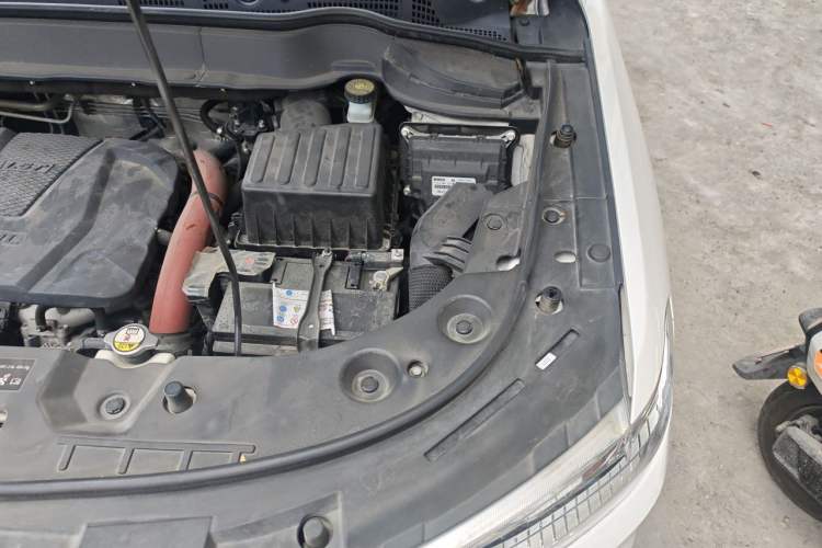 Used Haval H2 2018 Chuanxiang Edition Blue Badge 1.5T Dual-Clutch Two-Wheel Drive ZhiShang Model Engine Bay Left