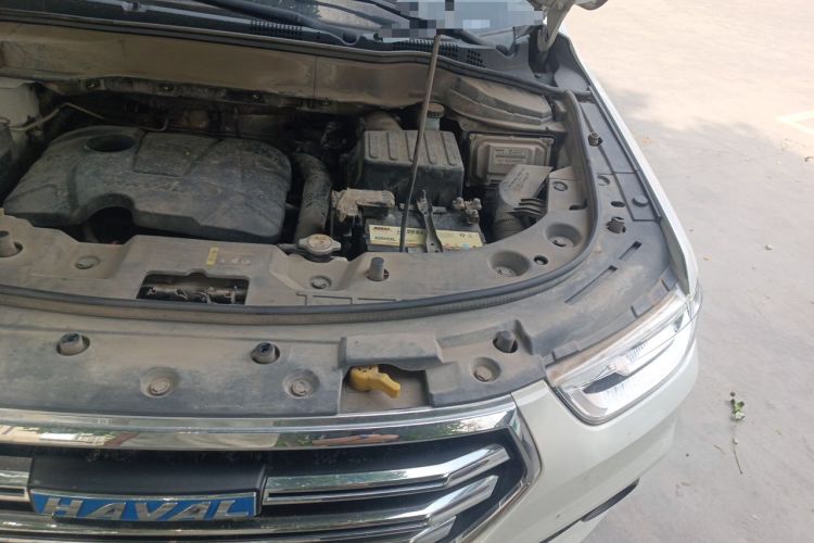 Used Haval H2 2018 Chuanxiang Edition Blue Badge 1.5T Manual Two-Wheel Drive Fashionable Model Engine Bay Left