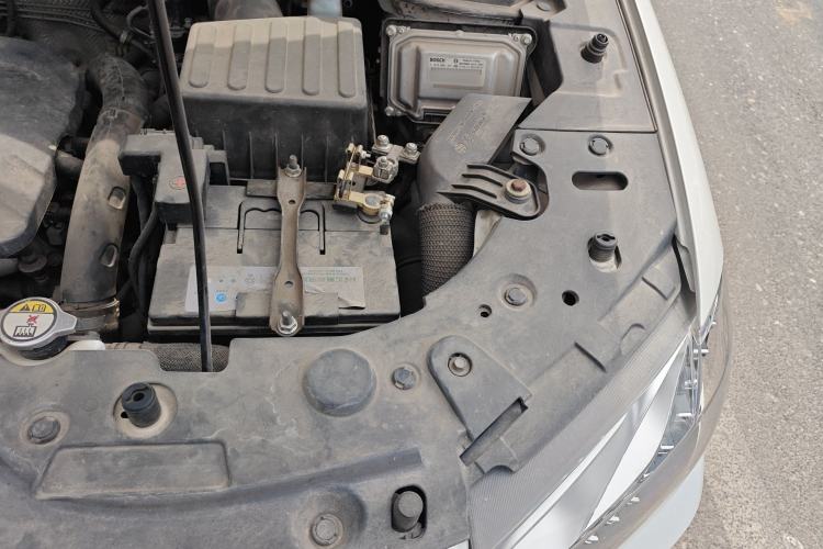 Used Haval H2 2018 Red-Label 1.5T Manual Two-Wheel Drive Elite Model Engine Bay Left