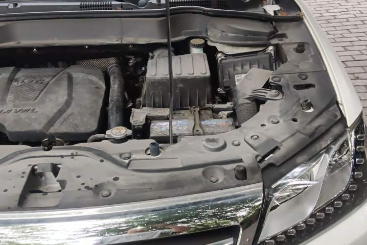 Used Haval H2 2018 1.5T Dual-Clutch Two-Wheel Drive ZhiShang Model China VI Standard Engine Bay Left