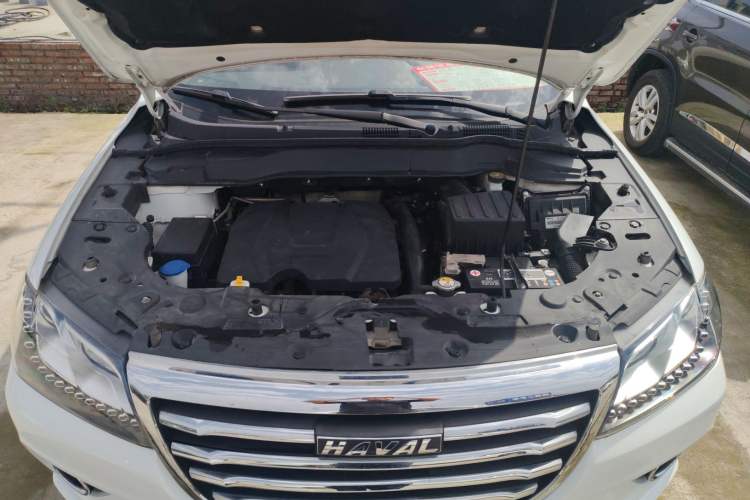 Used Haval H2 2018 1.5T Dual-Clutch Two-Wheel Drive Fashion Model China VI Standard Engine Bay