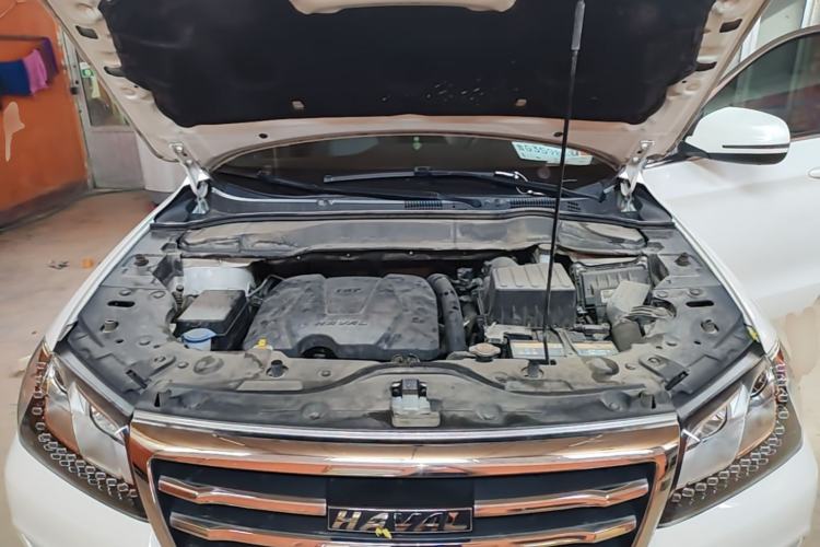 Used Haval H2 2018 1.5T Dual-Clutch Two-Wheel Drive Fashion Model China VI Standard Engine Bay