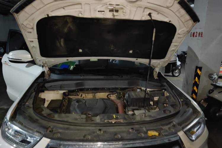 Used Haval H2 2018 1.5T Dual-Clutch Two-Wheel Drive ZhiShang Model China VI Standard Engine Bay