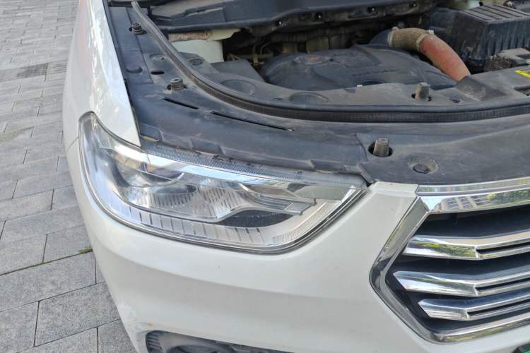 Used Haval H2 2018 Blue-Label 1.5T Dual-Clutch Two-Wheel-Drive Luxury Model Engine Bay Right