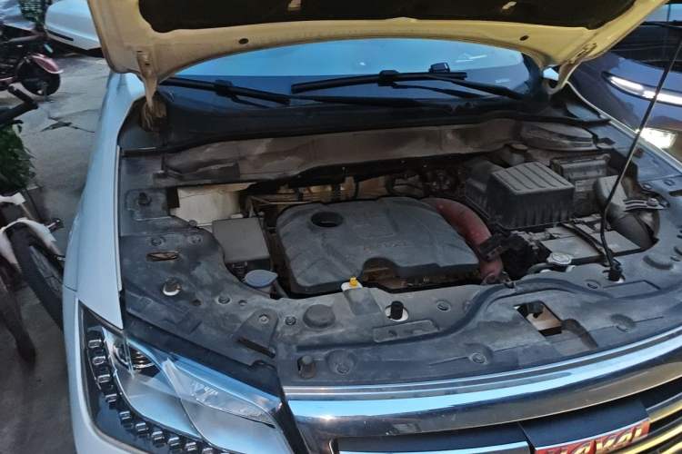 Used Haval H2 2018 Chuanxiang Edition 1.5T Dual-Clutch Two-Wheel Drive Fashion Model China V Standard Engine Bay Right
