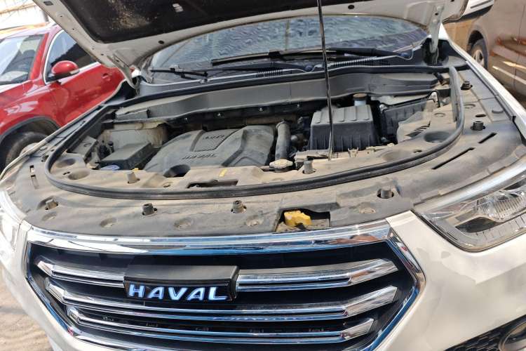 Used Haval H2 2018 1.5T Manual Two-Wheel Drive Luxury Model China VI Standard Engine Bay