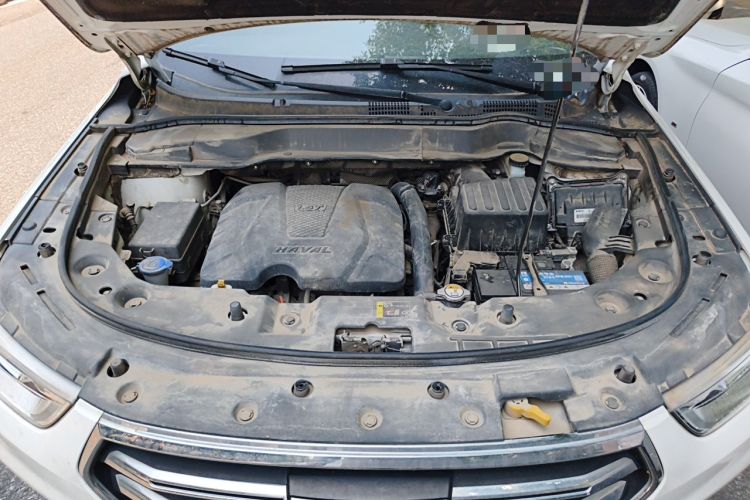 Used Haval H2 2018 1.5T Dual-Clutch Two-Wheel Drive Fashion Model China VI Standard Engine Bay
