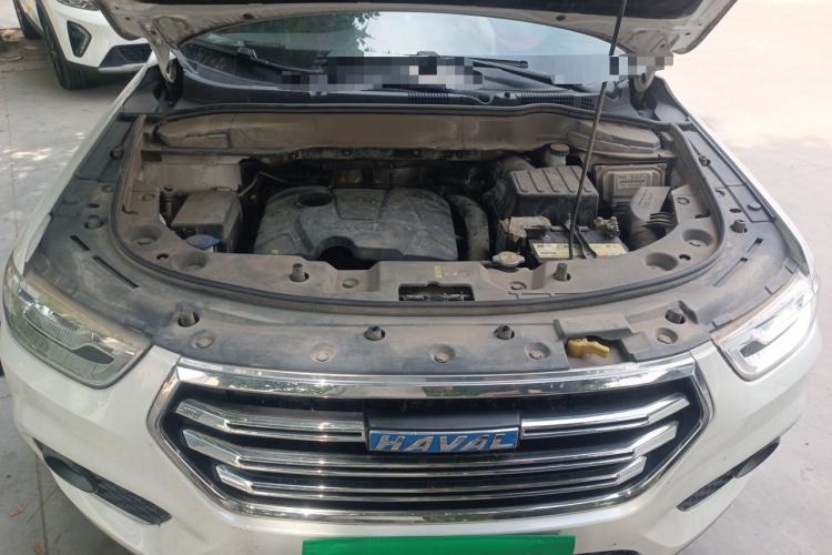 Used Haval H2 2018 Chuanxiang Edition Blue Badge 1.5T Manual Two-Wheel Drive Fashionable Model Engine Bay