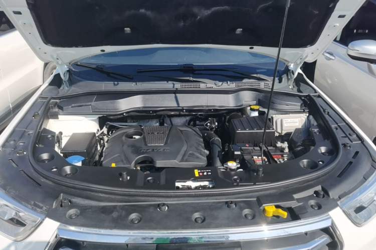 Used Haval H2 2018 Chuanxiang Edition Blue Badge 1.5T Manual Two-Wheel Drive Fashionable Model Engine Bay
