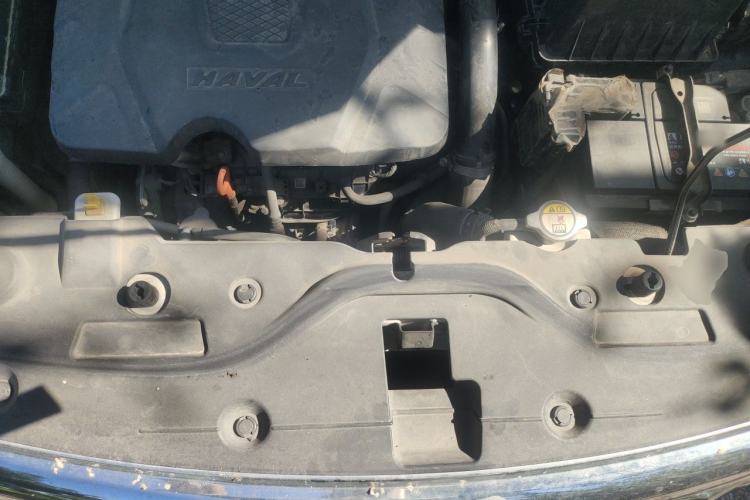 Used Haval H2 2018 1.5T Dual-Clutch Two-Wheel Drive Fashion Model China VI Standard Engine Bay