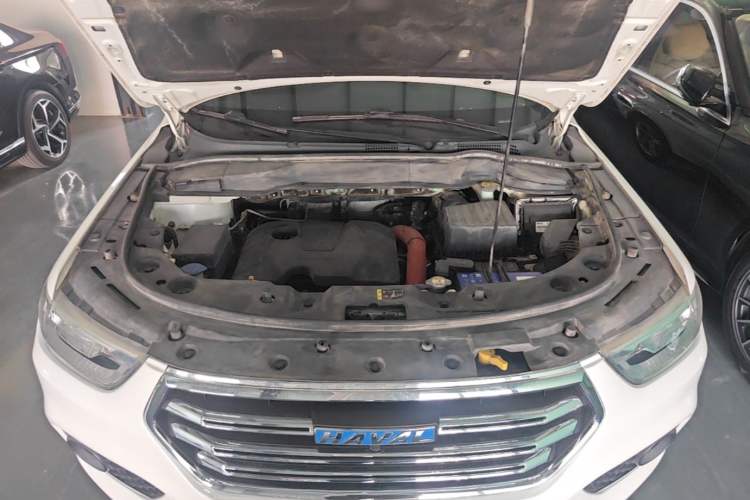 Used Haval H2 2018 Chuanxiang Edition Blue Badge 1.5T Dual-Clutch Two-Wheel Drive Fashionable Model Engine Bay