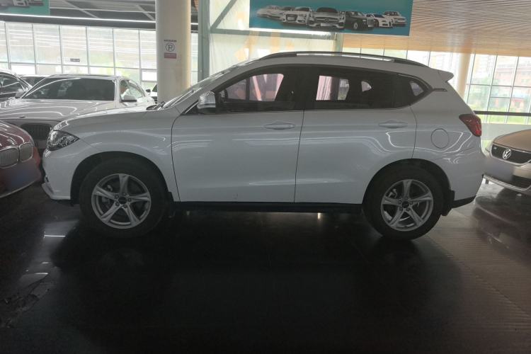 Used Haval H2 2018 Chuanxiang Edition Red Badge 1.5T Manual Two-Wheel Drive Fashionable Model Exterior 2