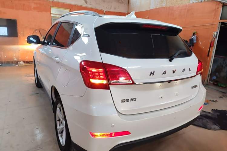 Used Haval H2 2018 1.5T Dual-Clutch Two-Wheel Drive Fashion Model China VI Standard Exterior 2