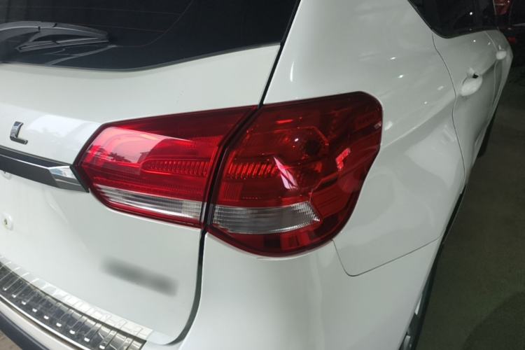 Used Haval H2 2018 Chuanxiang Edition Blue Badge 1.5T Dual-Clutch Two-Wheel Drive ZhiShang Model Exterior 3